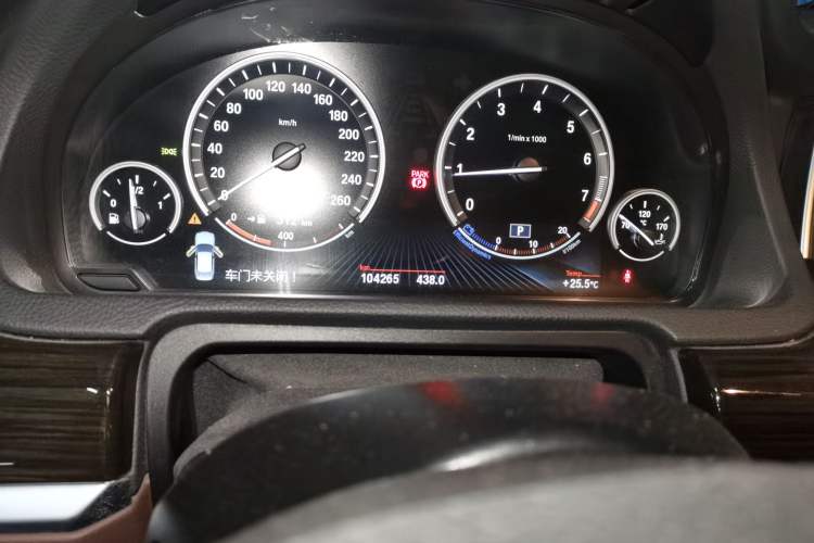 Used BMW 5 Series GT 2014 528i Luxury Edition Odometer Close Up