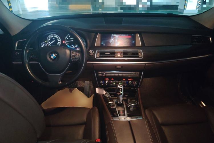Used BMW 5 Series GT 2014 528i Luxury Edition Center Console