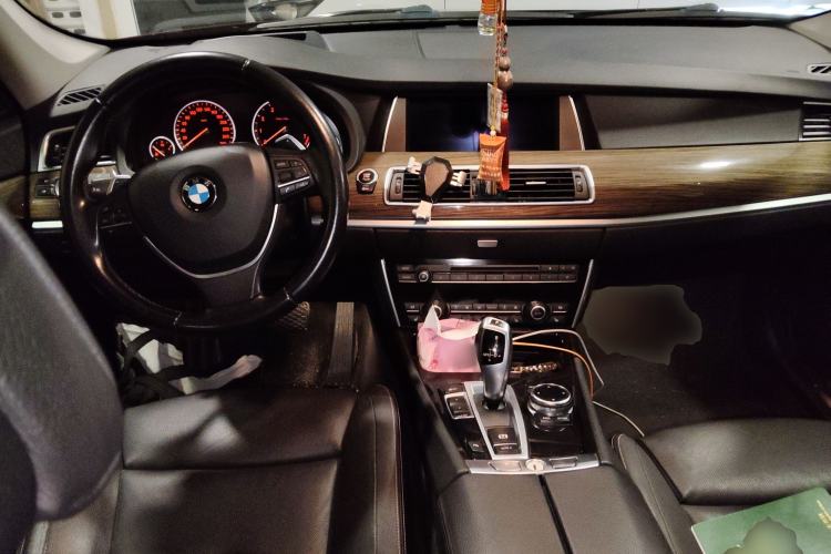 Used BMW 5 Series GT 2014 535i Luxury Edition Center Console