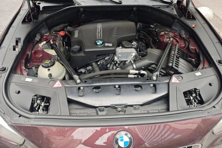 Used BMW 5 Series GT 2014 528i Leading Model Engine Bay