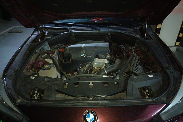 Used BMW 5 Series GT 2014 528i Leading Model Engine Bay