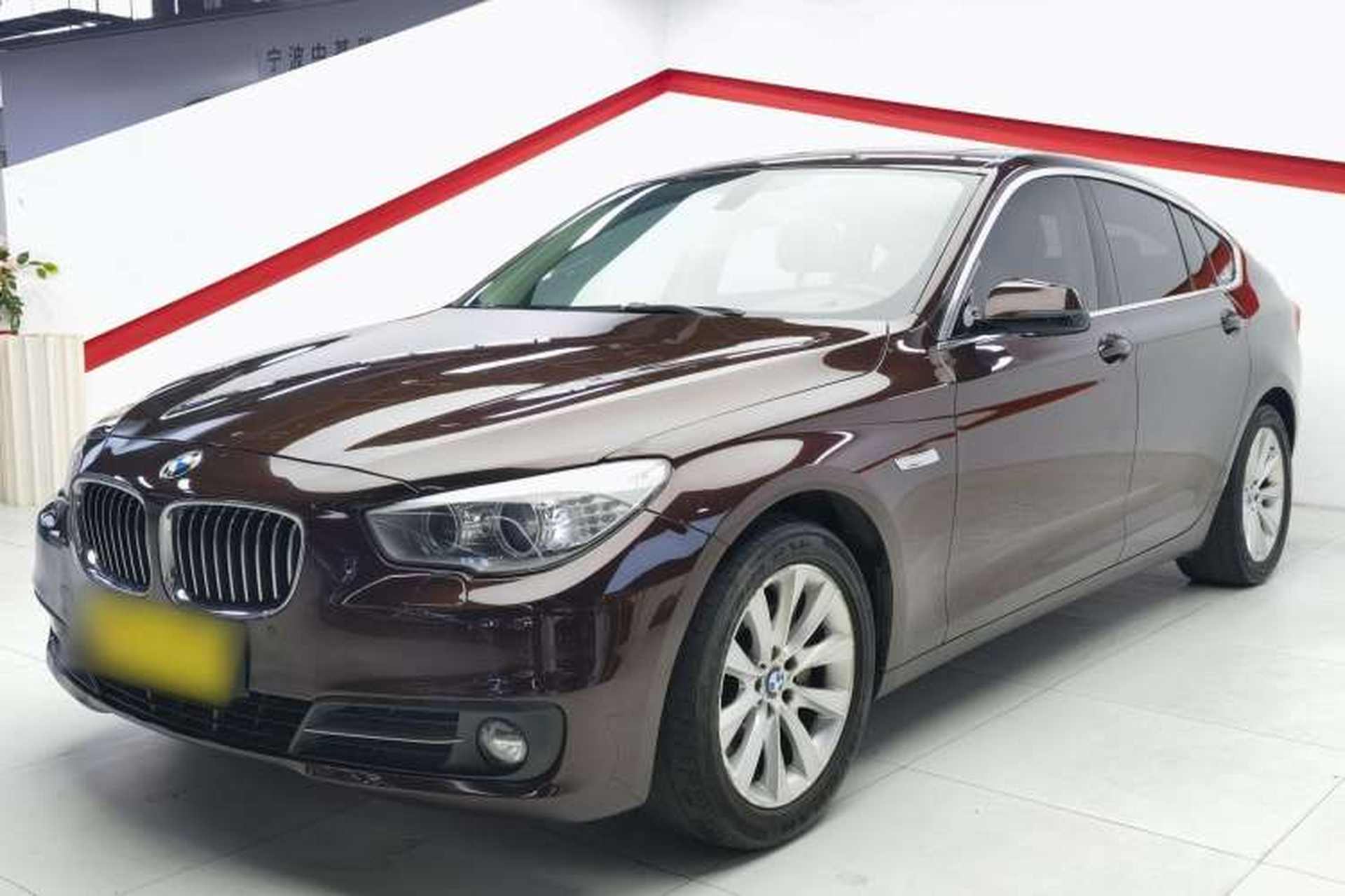 Used BMW 5 Series GT 2014 528i Leading Model Front Left 45 Deg