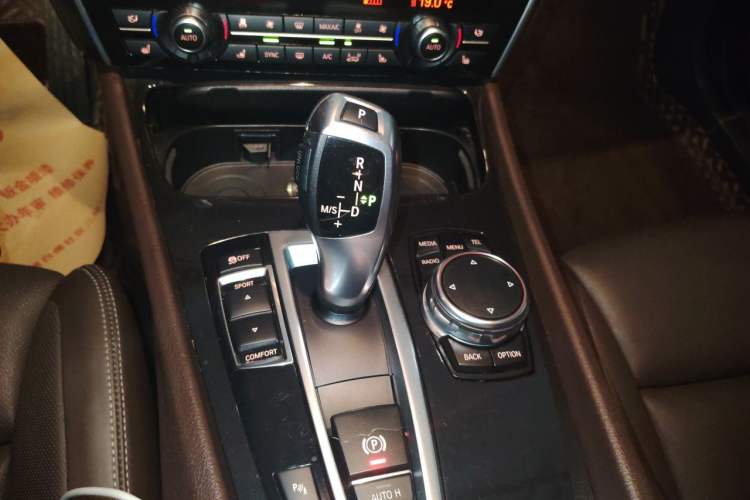 Used BMW 5 Series GT 2014 528i Luxury Edition Gear Lever