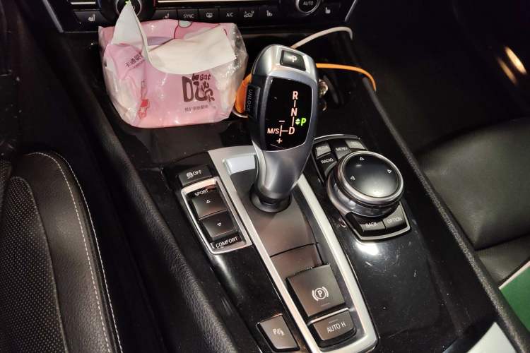 Used BMW 5 Series GT 2014 535i Luxury Edition Gear Lever