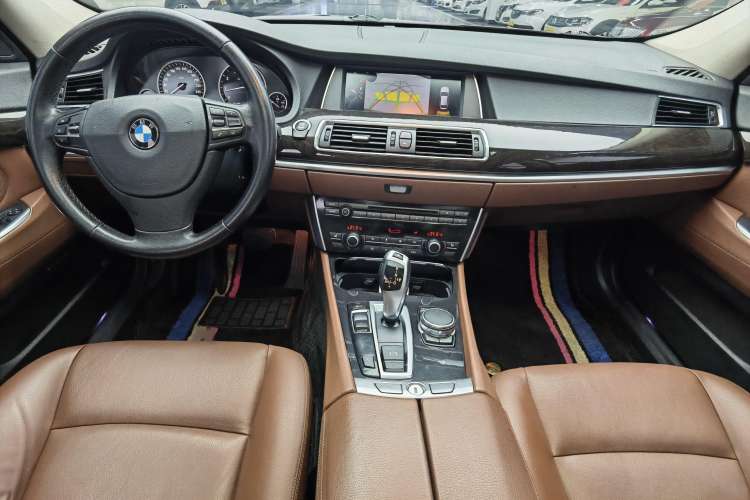 Used BMW 5 Series GT 2014 528i Leading Model Interior 1