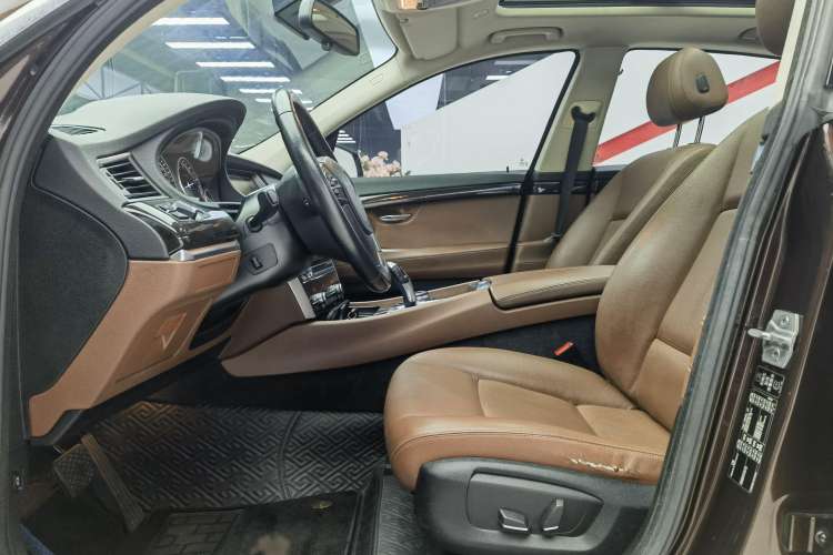 Used BMW 5 Series GT 2014 528i Leading Model Interior 2