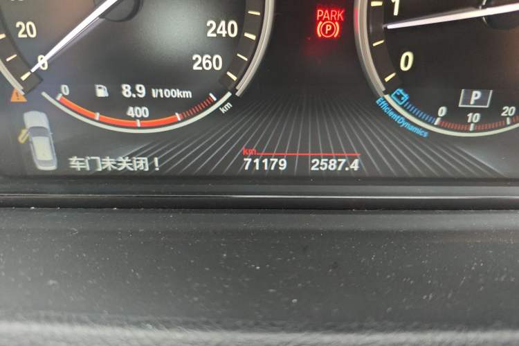 Used BMW 5 Series GT 2014 528i Leading Model Odometer Close Up