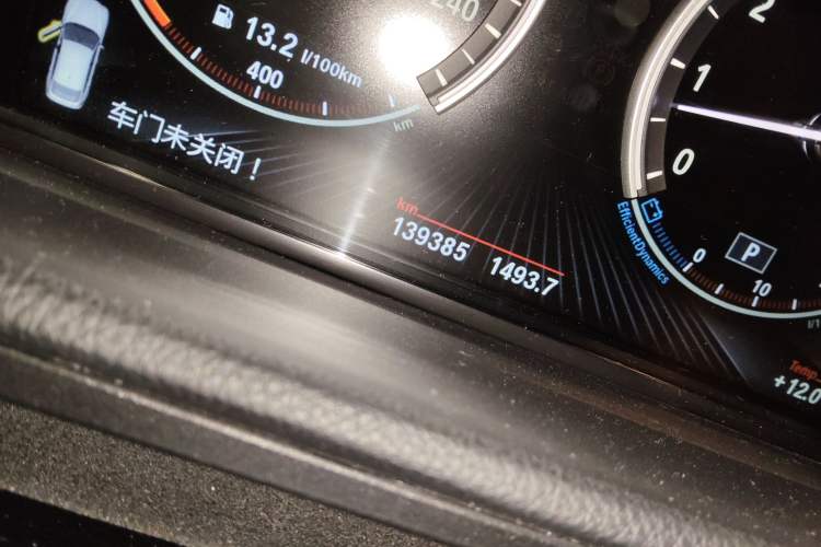 Used BMW 5 Series GT 2014 535i Luxury Edition Odometer Close Up