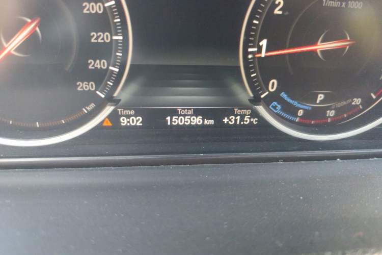 Used BMW 5 Series GT 2014 528i Leading Model Odometer Close Up