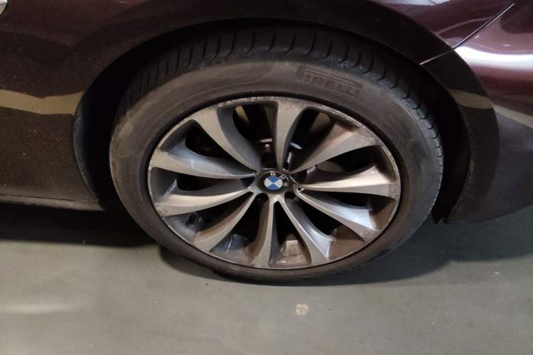 Used BMW 5 Series GT 2014 535i Luxury Edition Right Front Wheel Hub