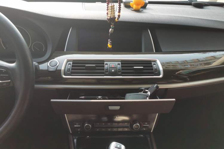Used BMW 5 Series GT 2014 528i Luxury Edition Audio And AC Panel