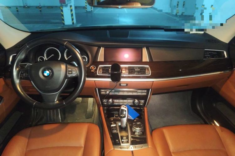 Used BMW 5 Series GT 2014 535i Leading Model Center Console
