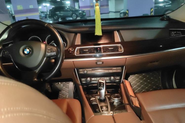 Used BMW 5 Series GT 2014 535i Leading Model Center Console