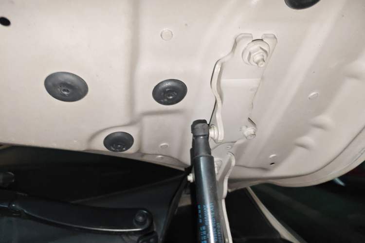 Used BMW 5 Series GT 2014 528i Leading Model Engine Bay Left