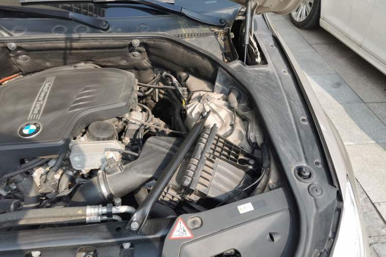 Used BMW 5 Series GT 2014 528i Luxury Edition Engine Bay Left