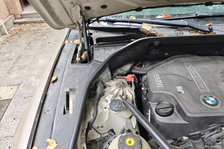 Used BMW 5 Series GT 2014 528i Luxury Edition Engine Bay Right