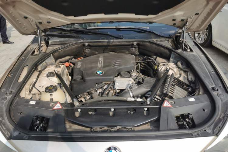 Used BMW 5 Series GT 2014 528i Luxury Edition Engine Bay