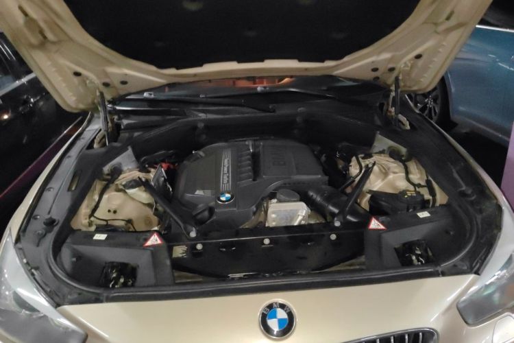 Used BMW 5 Series GT 2014 535i Leading Model Engine Bay