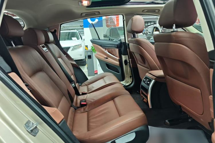 Used BMW 5 Series GT 2014 528i Leading Model Interior 1