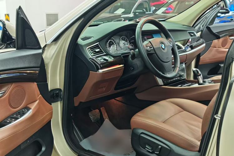 Used BMW 5 Series GT 2014 528i Leading Model Interior 2