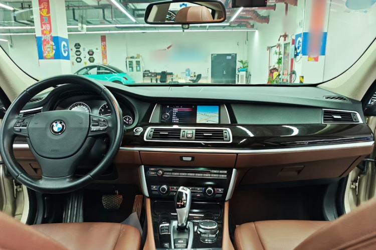 Used BMW 5 Series GT 2014 528i Leading Model Interior 4