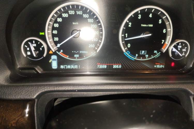 Used BMW 5 Series GT 2014 535i Leading Model Odometer Close Up