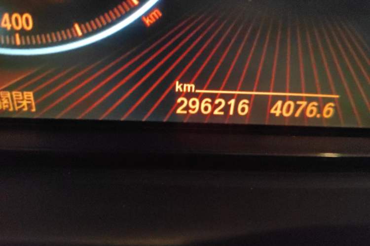 Used BMW 5 Series GT 2014 535i Leading Model Odometer Close Up