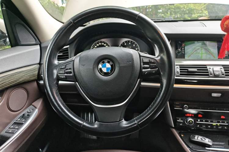 Used BMW 5 Series GT 2014 528i Luxury Edition Steering Wheel