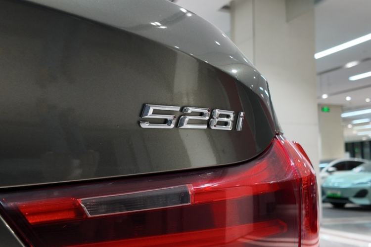 Used BMW 5 Series GT 2014 528i Leading Model Exterior 4