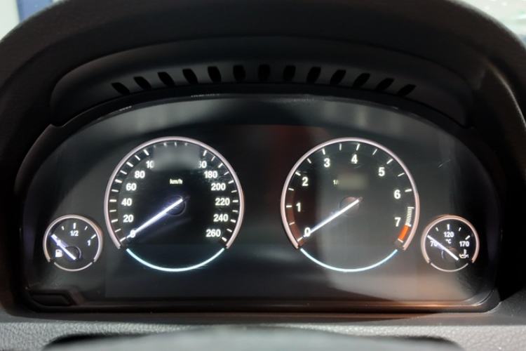 Used BMW 5 Series GT 2014 528i Leading Model Interior 10