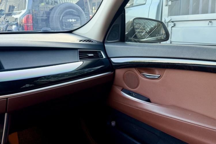 Used BMW 5 Series GT 2014 528i Leading Model Interior 9