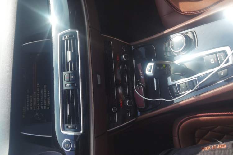 Used BMW 5 Series GT 2014 528i Leading Model Audio And AC Panel