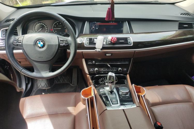 Used BMW 5 Series GT 2014 528i Leading Model Center Console