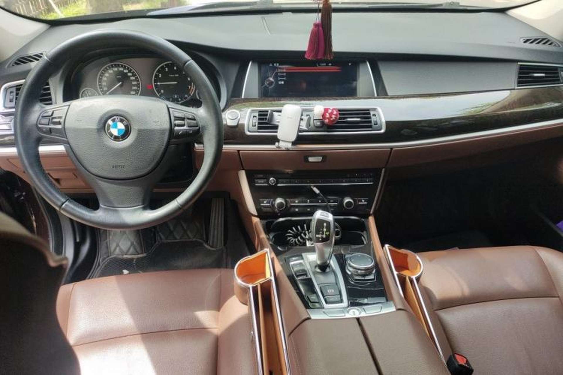 Used BMW 5 Series GT 2014 528i Leading Model Center Console