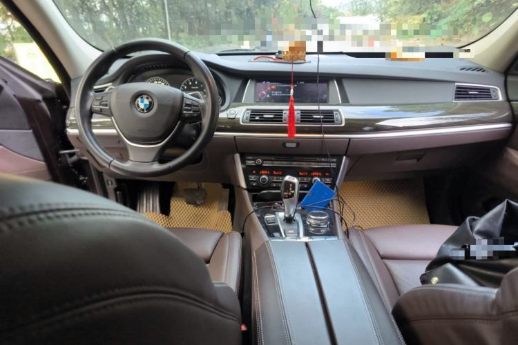 Used BMW 5 Series GT 2014 535i Luxury Edition Center Console