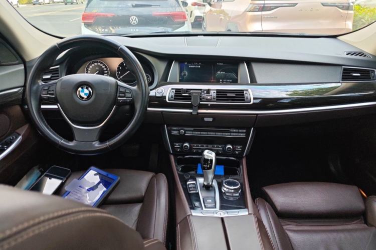 Used BMW 5 Series GT 2014 528i Luxury Edition Center Console