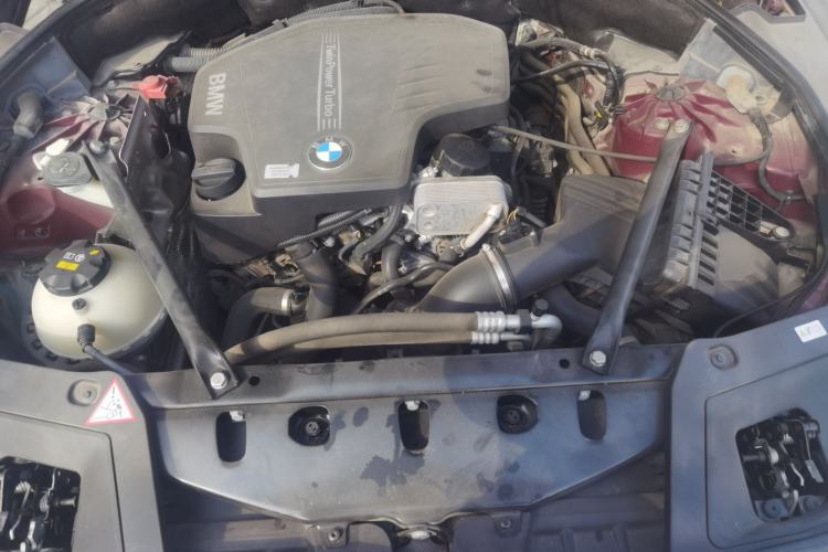Used BMW 5 Series GT 2014 528i Leading Model Engine Bay