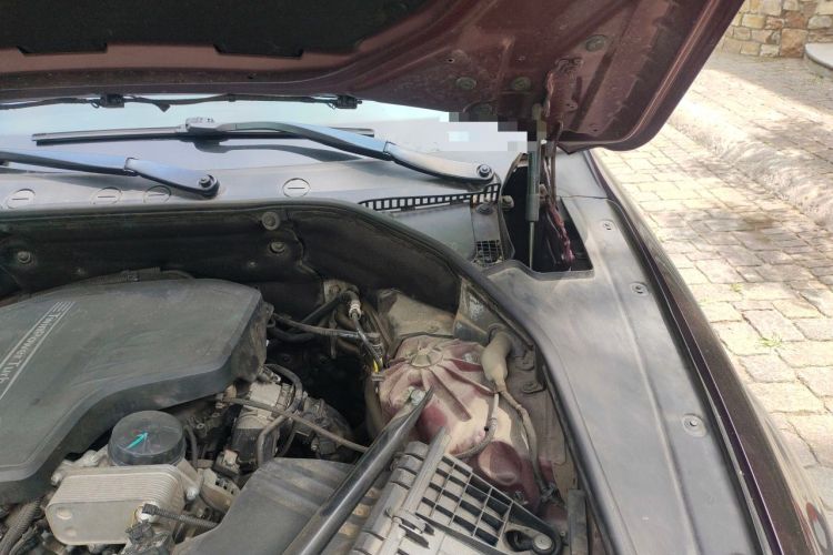 Used BMW 5 Series GT 2014 528i Leading Model Engine Bay Left