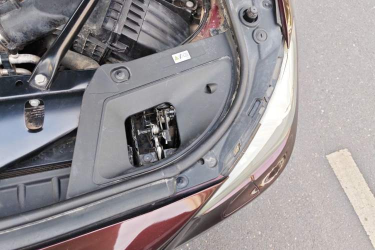 Used BMW 5 Series GT 2014 528i Luxury Edition Engine Bay Left
