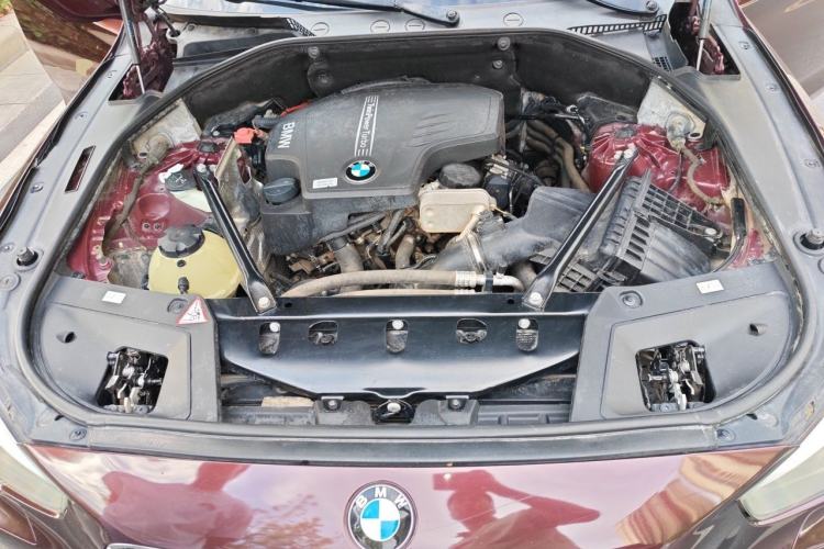 Used BMW 5 Series GT 2014 528i Luxury Edition Engine Bay