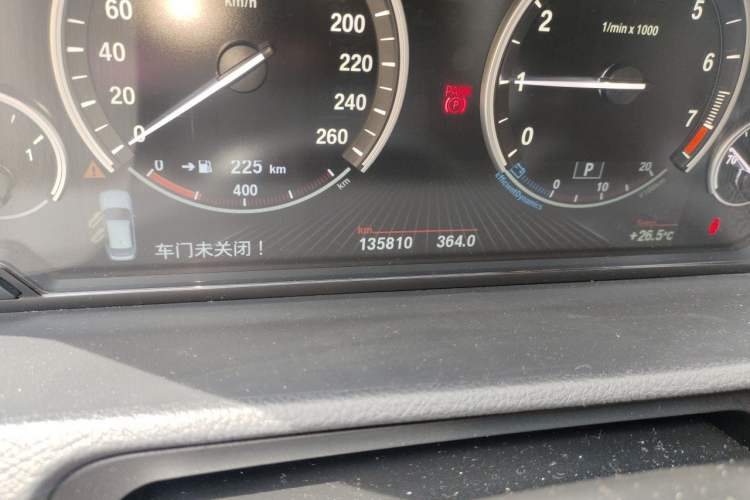 Used BMW 5 Series GT 2014 528i Leading Model Odometer Close Up