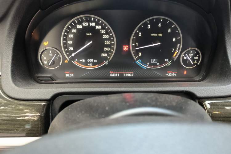 Used BMW 5 Series GT 2014 535i Luxury Edition Odometer Close Up
