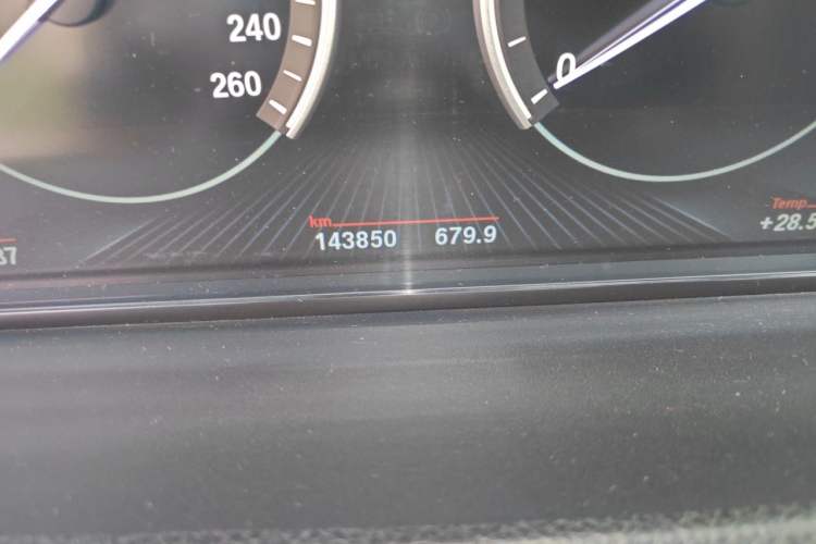 Used BMW 5 Series GT 2014 528i Luxury Edition Odometer Close Up