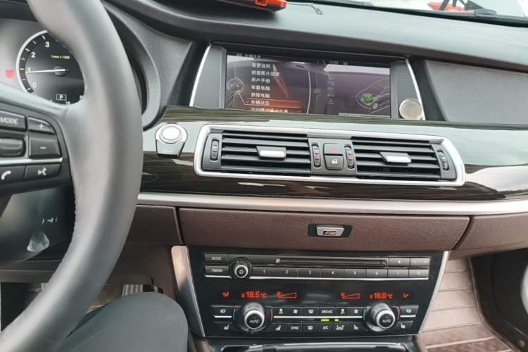 Used BMW 5 Series GT 2014 528i Luxury Edition Audio And AC Panel