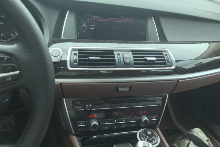 Used BMW 5 Series GT 2014 528i Leading Model Audio And AC Panel