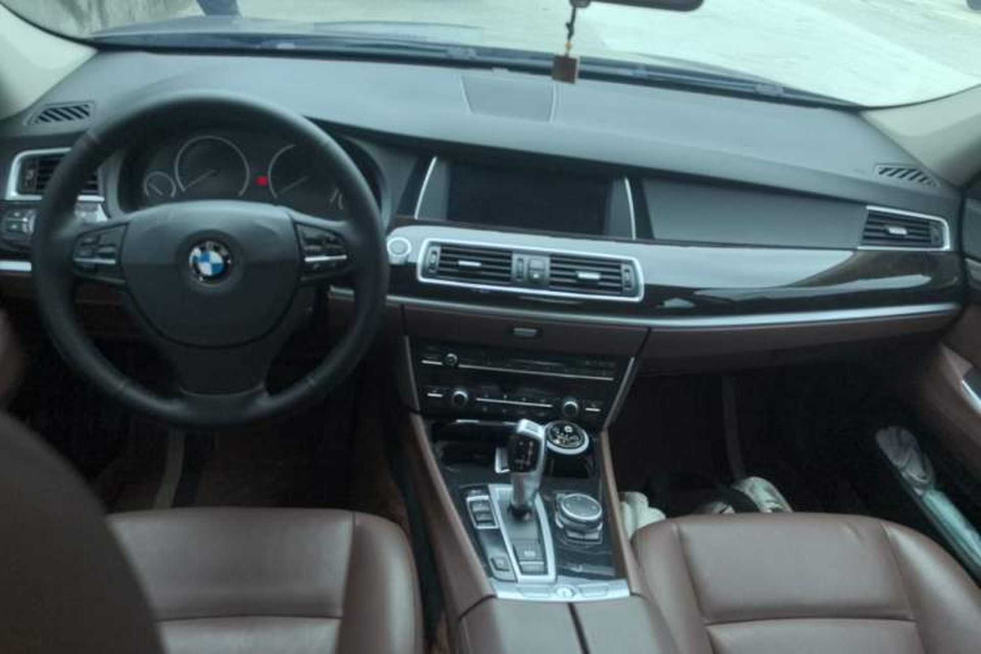 Used BMW 5 Series GT 2014 528i Leading Model Center Console