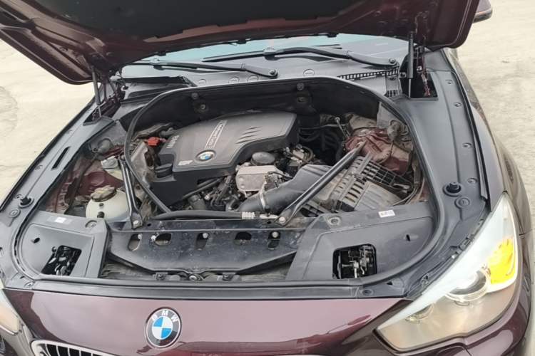 Used BMW 5 Series GT 2014 528i Luxury Edition Engine Bay
