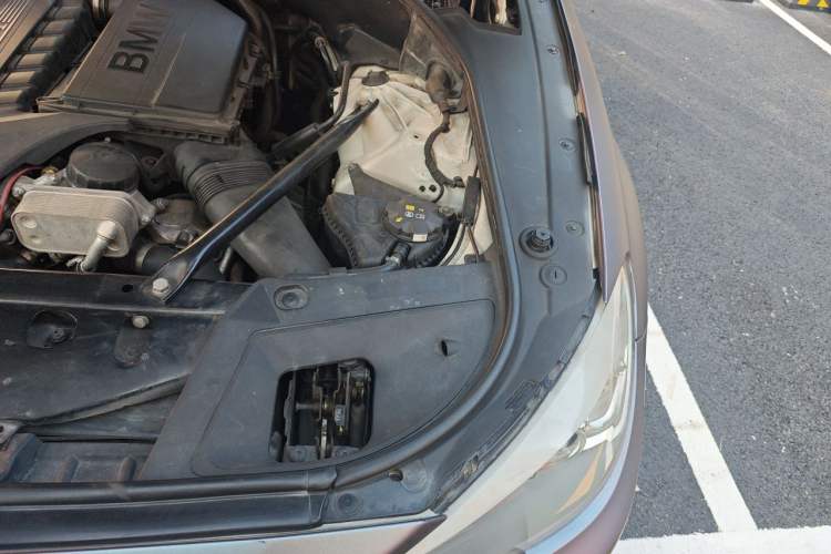 Used BMW 5 Series GT 2014 535i Leading Model Engine Bay Left