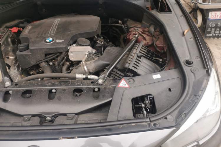 Used BMW 5 Series GT 2014 528i Leading Model Engine Bay Left