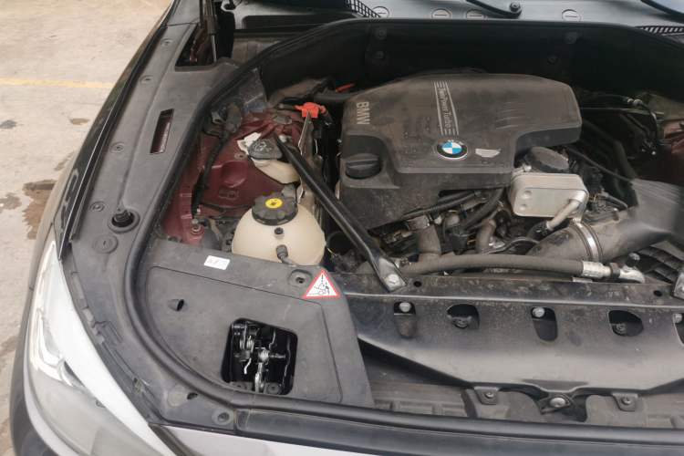 Used BMW 5 Series GT 2014 528i Leading Model Engine Bay Right